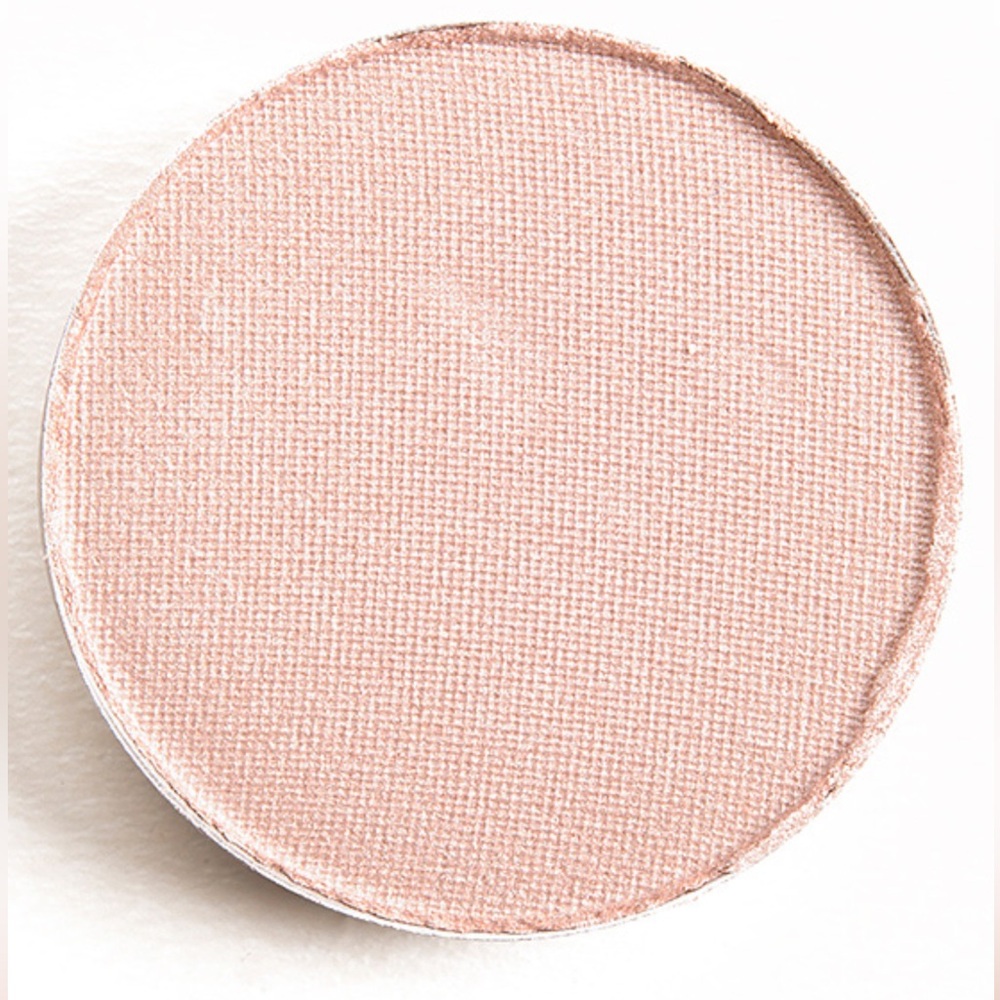 MAC Cosmetics Frost Eyeshadow in Phloof! - Swatched, Rare, HTF, Discontinued - Picture 2 of 16